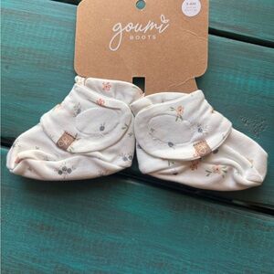 Goumi Cream Floral Baby Booties